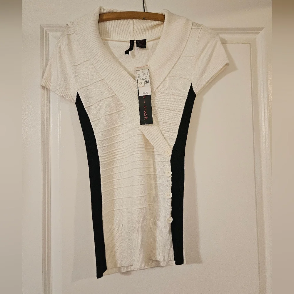 Black and Ivory Short Sleeved Vneck Sweater, XS, NWT